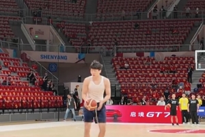 免费中国男篮对决日本男篮大战在即！杨瀚森赛前进行热身低调看直播_免费中国男篮对决日本男篮大战在即！杨瀚森赛前进行热身低调看直播在线观看_免费看直播