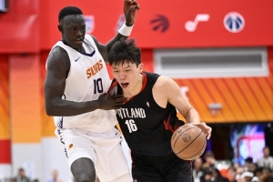重磅体育画报：马卢阿奇让杨瀚森难以招架 后者很难适应NBA的内线对决抗进球集锦_重磅体育画报：马卢阿奇让杨瀚森难以招架 后者很难适应NBA的内线对决抗进球集锦在线观看_免费看直播
