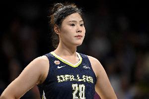 重磅飞翼主教练：李月汝大战我们的帮助很大 这归功于她时刻都在准备着jrs直播_重磅飞翼主教练：李月汝大战我们的帮助很大 这归功于她时刻都在准备着jrs直播在线观看_免费看直播