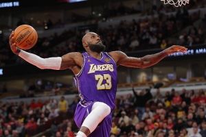 斯科特：老詹打越久历史地位越低 真要打到彻底没人要的时候吗？