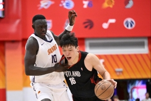抗大战记者：杨瀚森今年夏联肉眼可见变强 说明他已适应这个级别的全场录像_抗大战记者：杨瀚森今年夏联肉眼可见变强 说明他已适应这个级别的全场录像在线观看_免费看直播